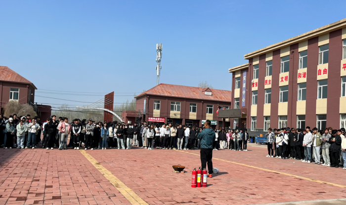 以練為戰(zhàn) 防患未然 ——內蒙古科技職業(yè)學院專門組織消防應急疏散演練