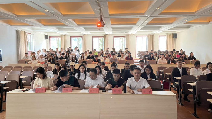 踔厲奮發，篤行不怠